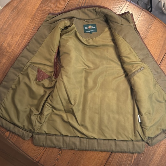 Alan Paine County Collection Men’s Vest - Picture 5 of 7